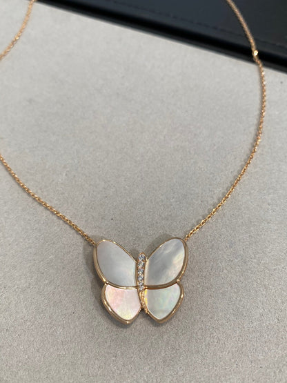 [LUXE] COLLAR DE MARIPOSA CON DIAMANTES Y MOPA DE ORO