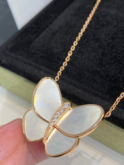 [LUXE] COLLAR DE MARIPOSA CON DIAMANTES Y MOPA DE ORO