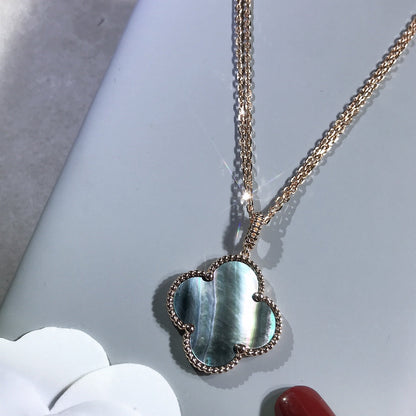 [LUXE] COLLAR DE TRÉBOL GRANDE DE 25 MM DE ORO CON TRAPEZOIDAL OSCURO