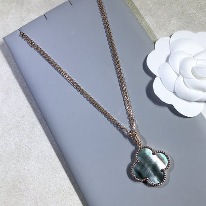 [LUXE] COLLAR DE TRÉBOL GRANDE DE 25 MM DE ORO CON TRAPEZOIDAL OSCURO