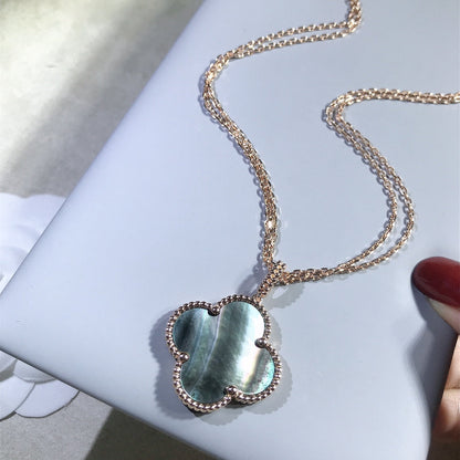 [LUXE] COLLAR DE TRÉBOL GRANDE DE 25 MM DE ORO CON TRAPEZOIDAL OSCURO