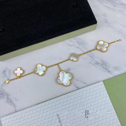 [LUXE] PULSERA DE ORO CON TRÉBOL MÁGICO Y 5 MOTIVOS