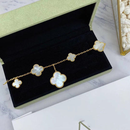 [LUXE] PULSERA DE ORO CON TRÉBOL MÁGICO Y 5 MOTIVOS