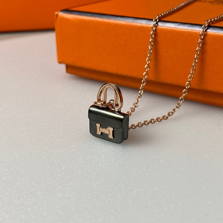 [LUXE] COLLAR CONSTANCE BLACK PEDANT DE ORO ROSA