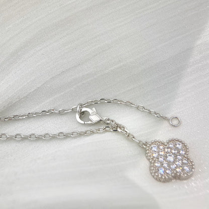 [LUXE] COLLAR DE PLATA Y DIAMANTES CON 5 MOTIVOS DE TRÉBOL