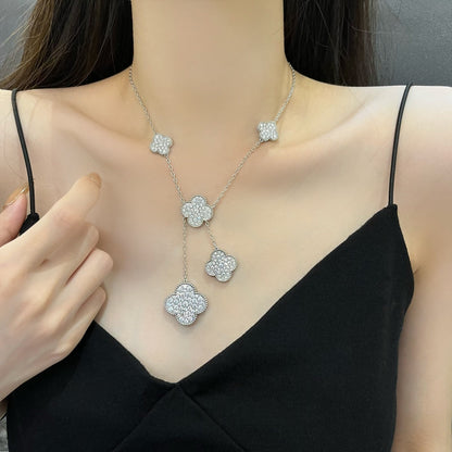 [LUXE] COLLAR DE PLATA Y DIAMANTES CON 5 MOTIVOS DE TRÉBOL