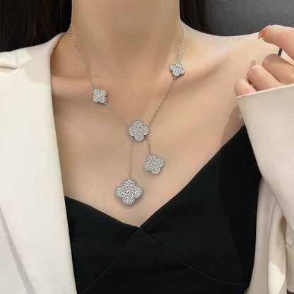 [LUXE] COLLAR DE PLATA Y DIAMANTES CON 5 MOTIVOS DE TRÉBOL
