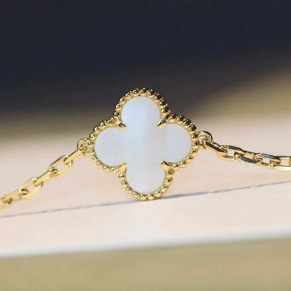 [LUXE] COLLAR DE TRAPEADOR BLANCO CON 20 MOTIVOS DE TRÉBOL