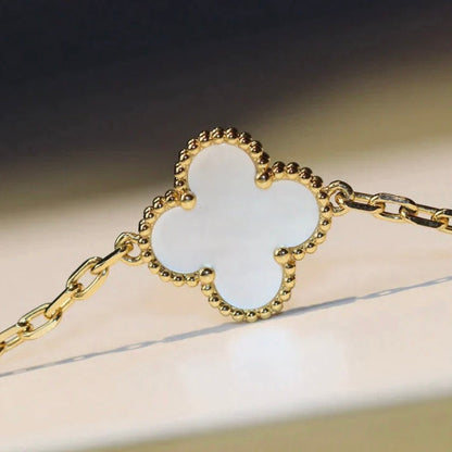 [LUXE] COLLAR DE TRAPEADOR BLANCO CON 20 MOTIVOS DE TRÉBOL