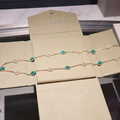 [LUXE] COLLAR DE DIAMANTES Y MALAQUITA CON 20 MOTIVOS DE TRÉBOL