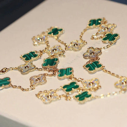 [LUXE] COLLAR DE DIAMANTES Y MALAQUITA CON 20 MOTIVOS DE TRÉBOL