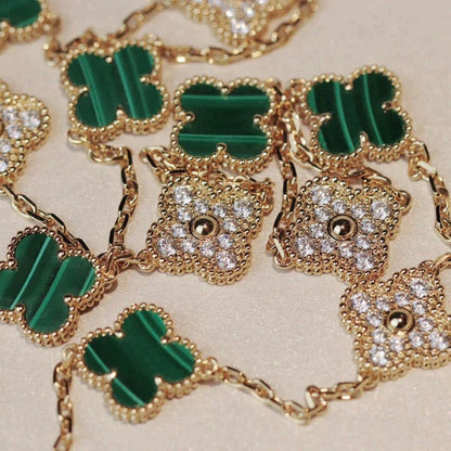 [LUXE] COLLAR DE DIAMANTES Y MALAQUITA CON 20 MOTIVOS DE TRÉBOL