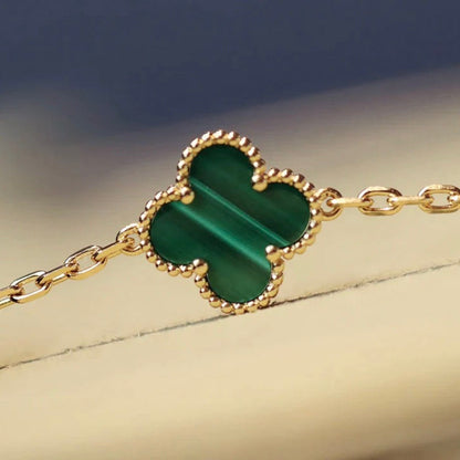 [LUXE] COLLAR DE DIAMANTES Y MALAQUITA CON 20 MOTIVOS DE TRÉBOL