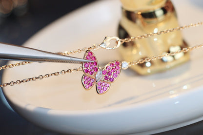 [LUXE] COLLAR DE ORO ROSA CON DIAMANTE ROJO Y MARIPOSA