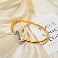[LUXE] VOLTE PULSERA DE ORO CON DIAMANTES Y SITIO ABAJO