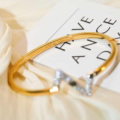 [LUXE] VOLTE PULSERA DE ORO CON DIAMANTES Y SITIO ABAJO