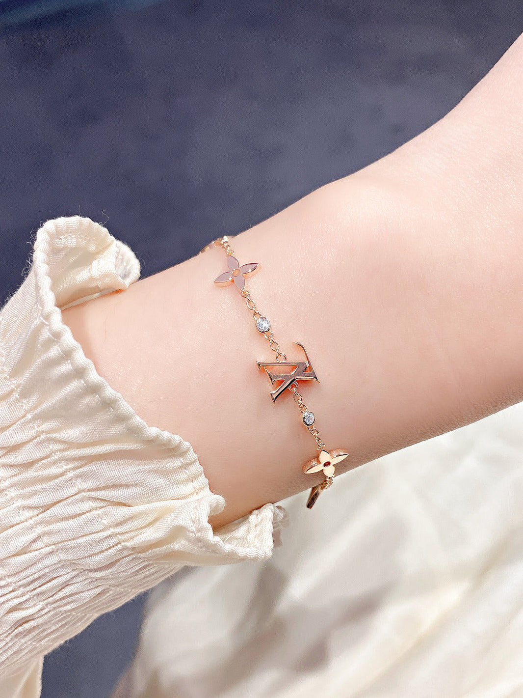 [LUXE]PULSERA DE ORO CON 7 MOTIVOS DE ESTRELLA Y SOL