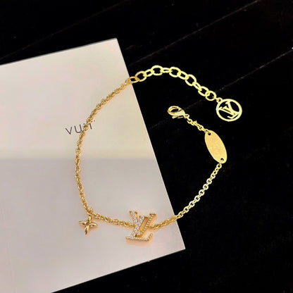 PULSERA DE ORO CON MOTIVO DE ESTRELLA Y LOGO [LUXE]