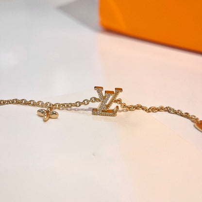 PULSERA DE ORO CON MOTIVO DE ESTRELLA Y LOGO [LUXE]