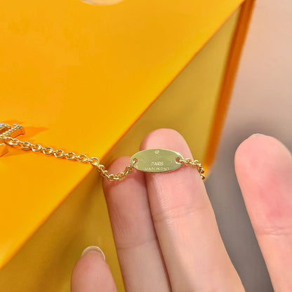 PULSERA DE ORO CON MOTIVO DE ESTRELLA Y LOGO [LUXE]