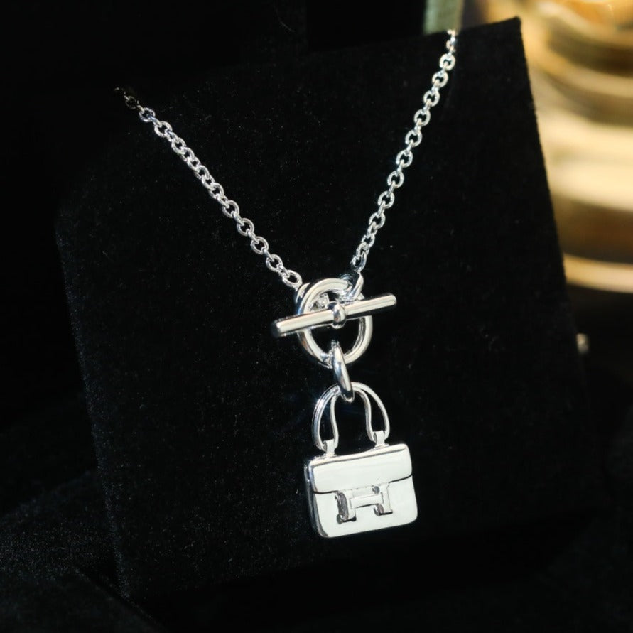 COLLAR DE PLATA CON PEDANTE POP H [LUXE]