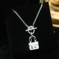 COLLAR DE PLATA CON PEDANTE POP H [LUXE]