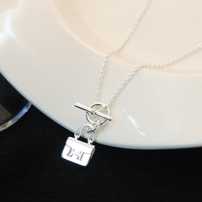 COLLAR DE PLATA CON PEDANTE POP H [LUXE]