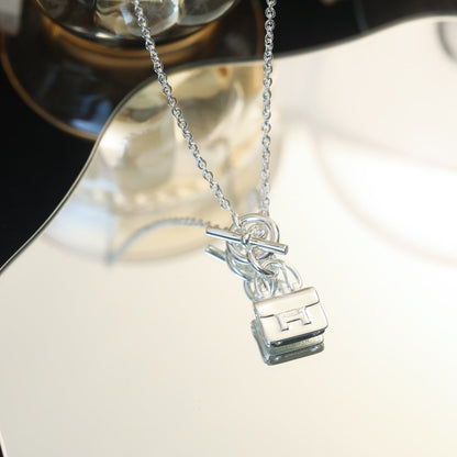COLLAR DE PLATA CON PEDANTE POP H [LUXE]