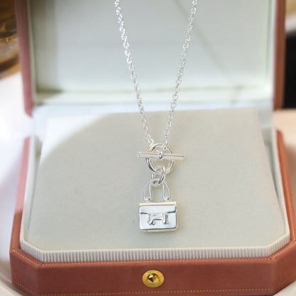 COLLAR DE PLATA CON PEDANTE POP H [LUXE]