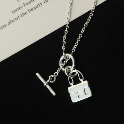 COLLAR DE PLATA CON PEDANTE POP H [LUXE]