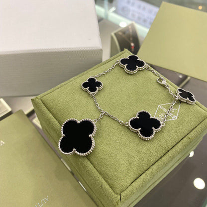 [LUXE] PULSERA DE ÓNIX PLATA CON 5 MOTIVOS DE TRÉBOL