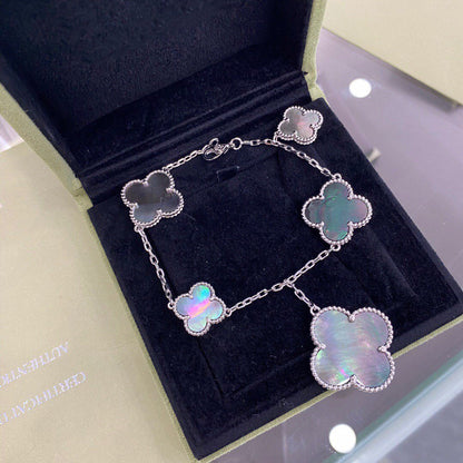[LUXE] PULSERA DE TRAPEZOIDAL OSCURA DE PLATA CON 5 MOTIVOS DE TRÉBOL