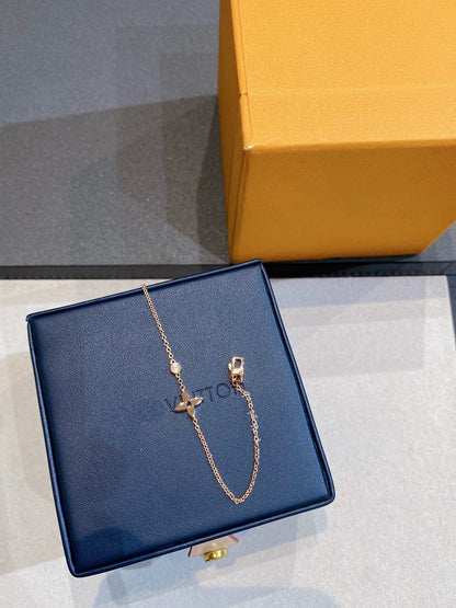 [LUXE] PULSERA DE ORO ROSA CON DIAMANTES Y ESTRELLA