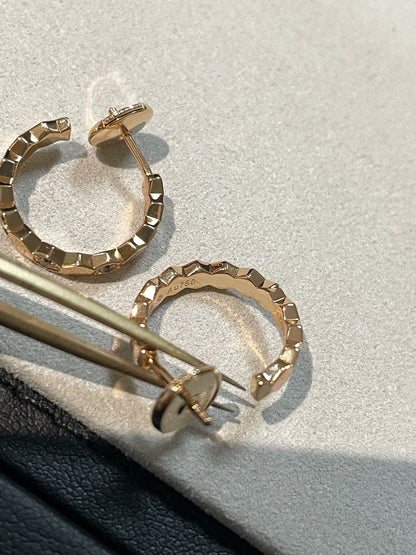 [LUXE]Anillo con diseño hueco de trébol de cuatro hojas en forma de flor