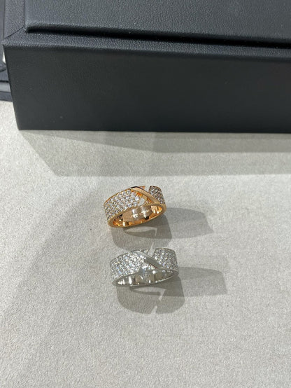 [LUXE] ANILLO DE PRUEBA DE GRAVAMEN CON DIAMANTES PAVIMENTADOS