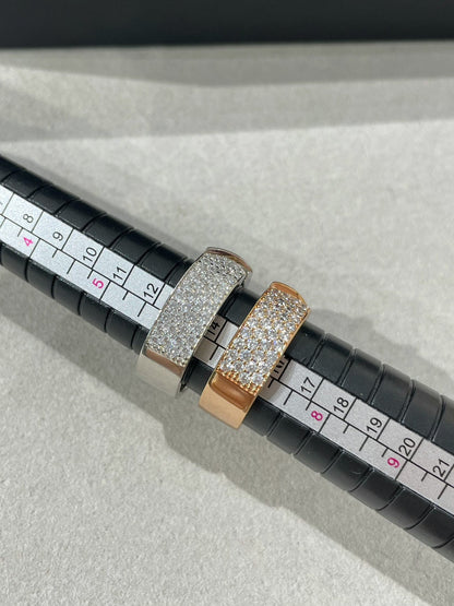 [LUXE] ANILLO DE PRUEBA DE GRAVAMEN CON DIAMANTES PAVIMENTADOS
