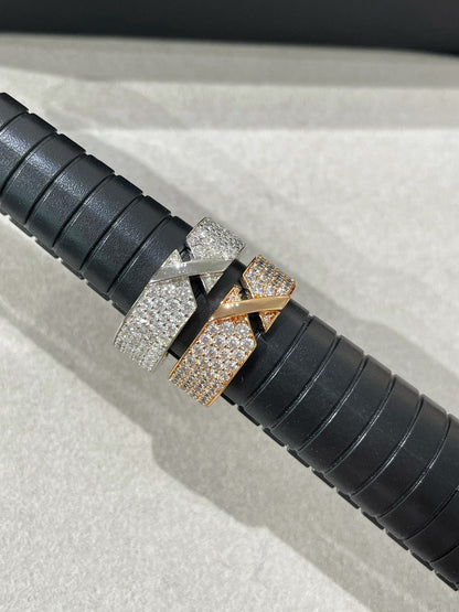 [LUXE] ANILLO DE PRUEBA DE GRAVAMEN CON DIAMANTES PAVIMENTADOS