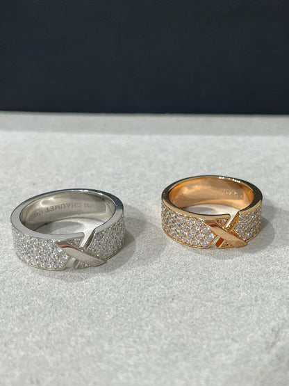 [LUXE] ANILLO DE PRUEBA DE GRAVAMEN CON DIAMANTES PAVIMENTADOS
