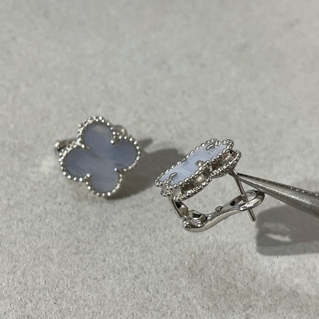 [LUXE]CLOVER CHALCEDONY SILVER STUD EARRINGS