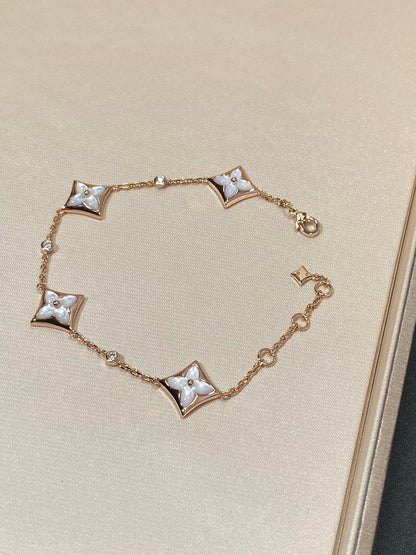 [LUXE] PULSERA DE ORO ROSA CON 4 MOTIVOS DE ESTRELLAS Y DIAMANTE