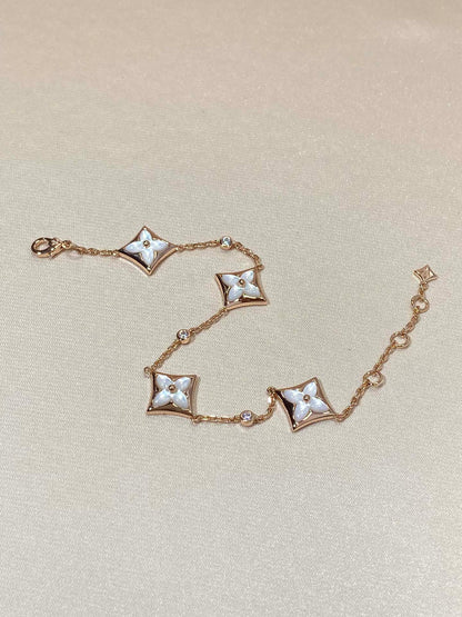 [LUXE] PULSERA DE ORO ROSA CON 4 MOTIVOS DE ESTRELLAS Y DIAMANTE