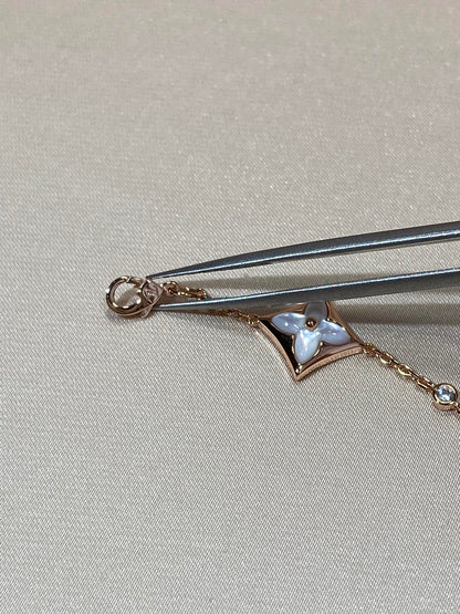 [LUXE] PULSERA DE ORO ROSA CON 4 MOTIVOS DE ESTRELLAS Y DIAMANTE