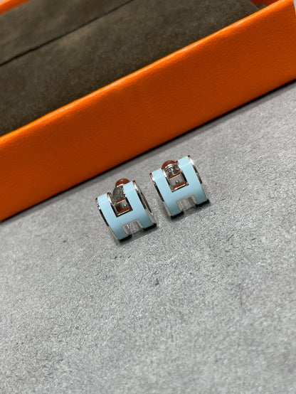 [LUXE] PENDIENTES POP H AZUL CIELO