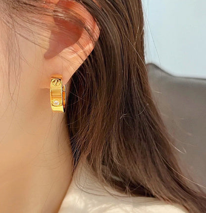 [LUXE] PENDIENTES LOVE DE 5,5 MM Y 1 DIAMANTE