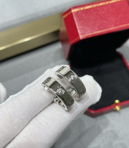 [LUXE] PENDIENTES LOVE DE 5,5 MM Y 1 DIAMANTE