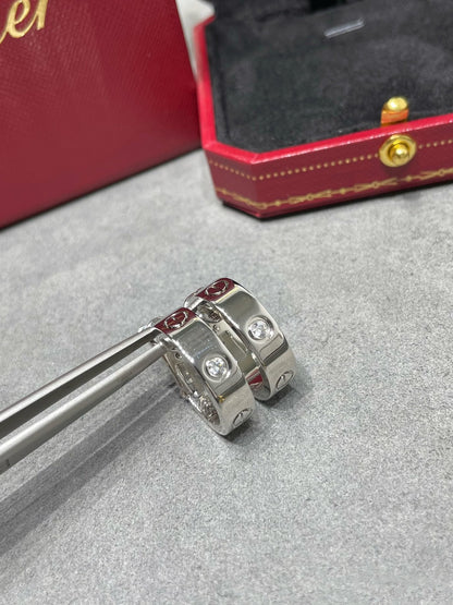 [LUXE] PENDIENTES LOVE DE 5,5 MM Y 1 DIAMANTE