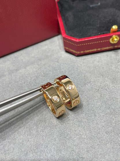 [LUXE] PENDIENTES LOVE DE 5,5 MM Y 1 DIAMANTE