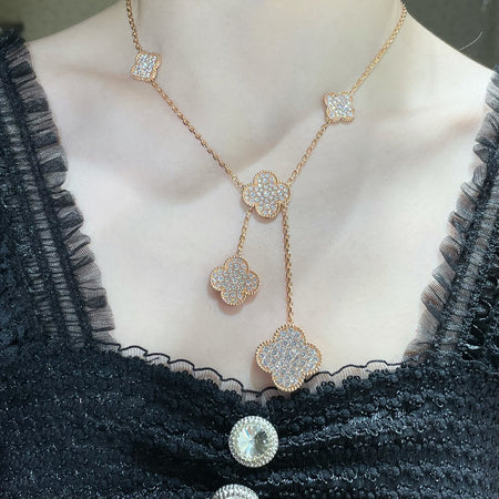 [LUXE] COLLAR CON 6 MOTIVOS DE TRÉBOL Y DIAMANTES PAVÉ
