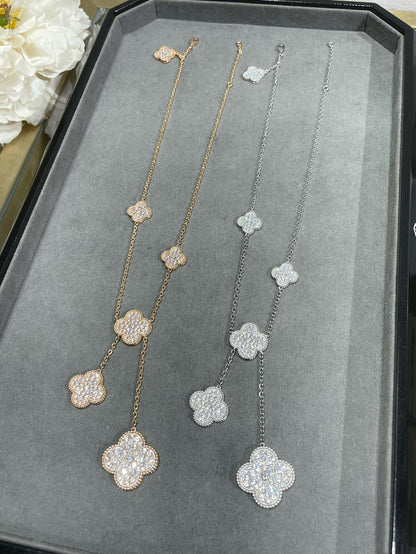 [LUXE] COLLAR CON 6 MOTIVOS DE TRÉBOL Y DIAMANTES PAVÉ