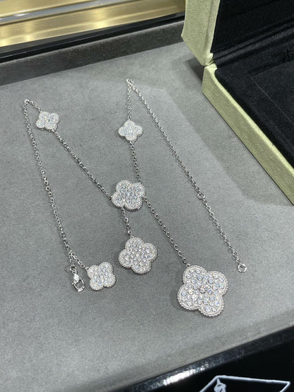 [LUXE] COLLAR CON 6 MOTIVOS DE TRÉBOL Y DIAMANTES PAVÉ